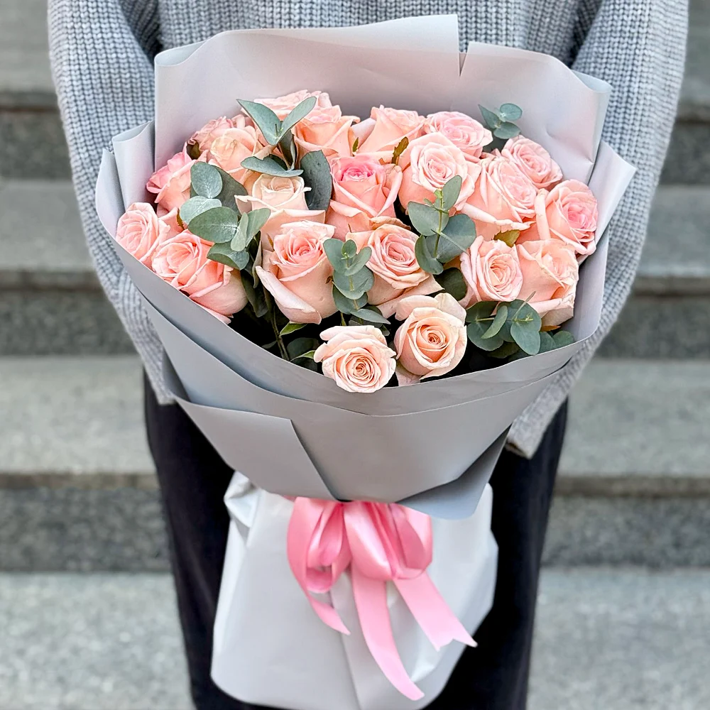 Букет из 25 коралловых роз (70см)